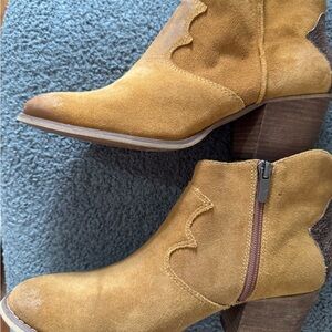 Women's Tan Suede Ankle Boots